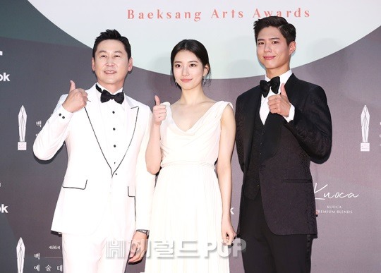 Thảm đỏ Baeksang Art Awards 2020: Bà cả Kim Hee Ae của Thế giới hôn nhân đụng độ chị đẹp Son Ye Jin-6